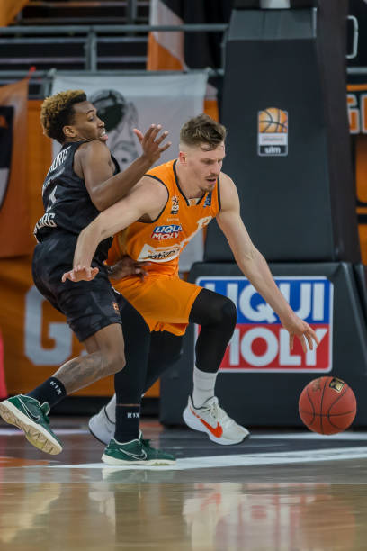 以布鲁诺为 以布鲁诺为